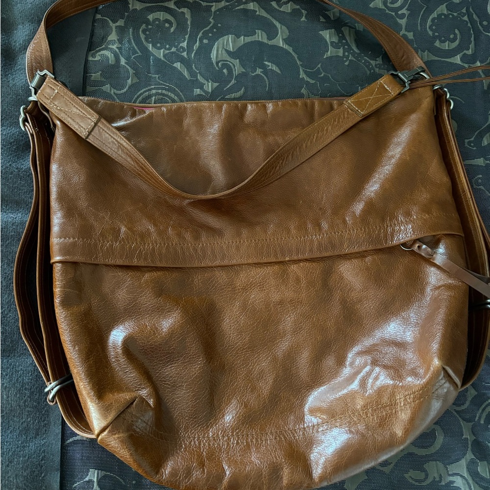 Rough and Tumble Original Hobo Pack in Light Saddle (XL)